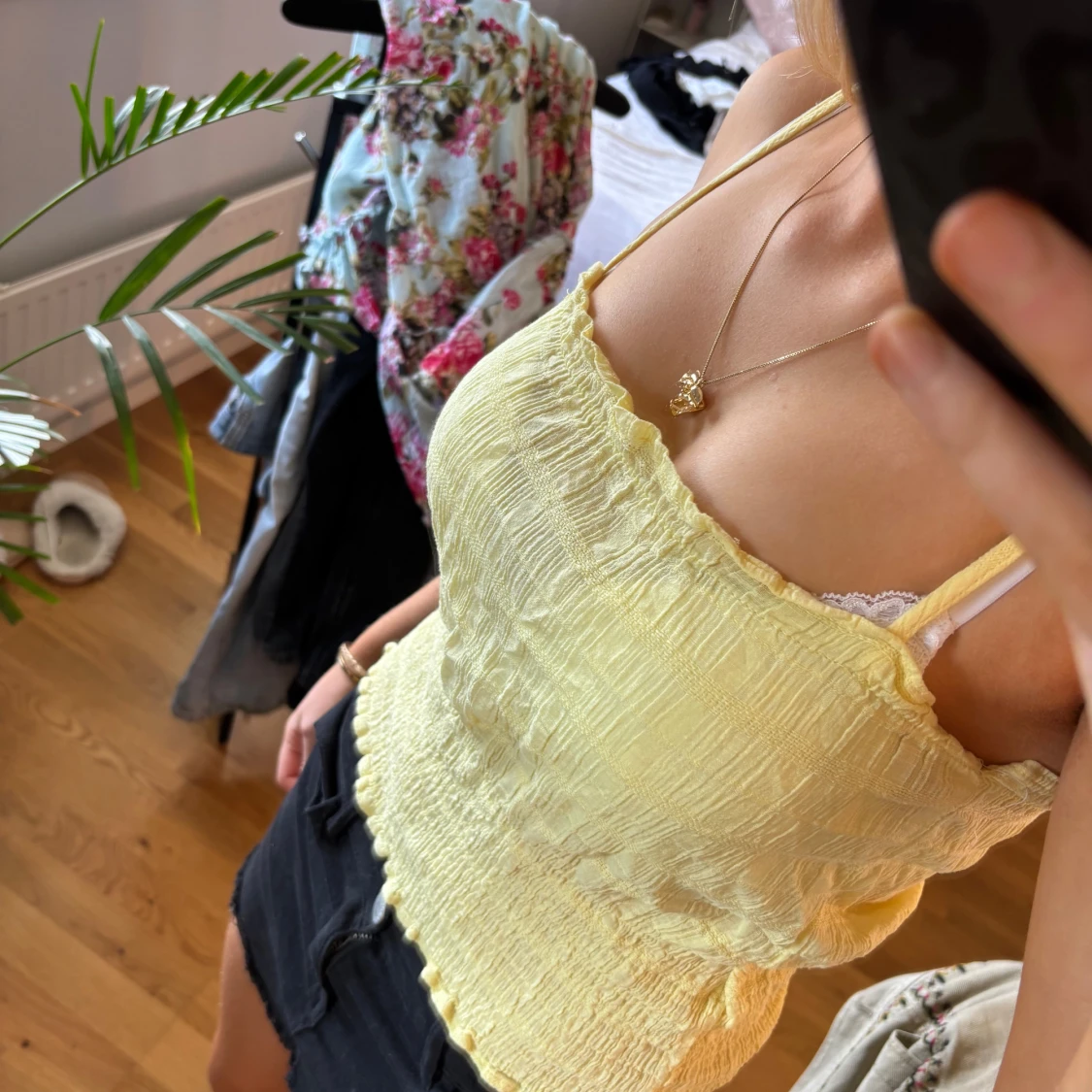 Gul smockad linnetopp med tunna band - 1