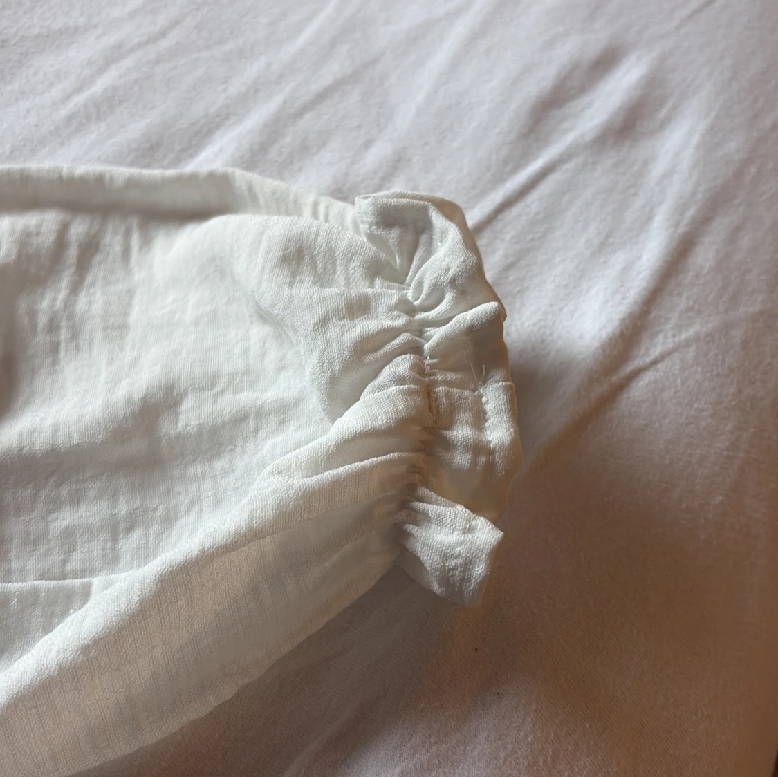 Vit volangblus från AWARE  - 4