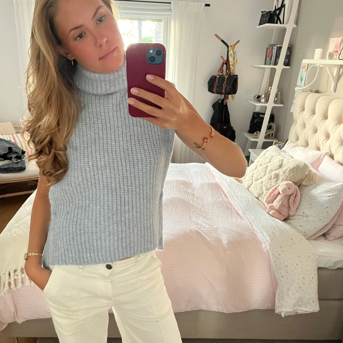 Ljusblå stickad ärmlös polotopp