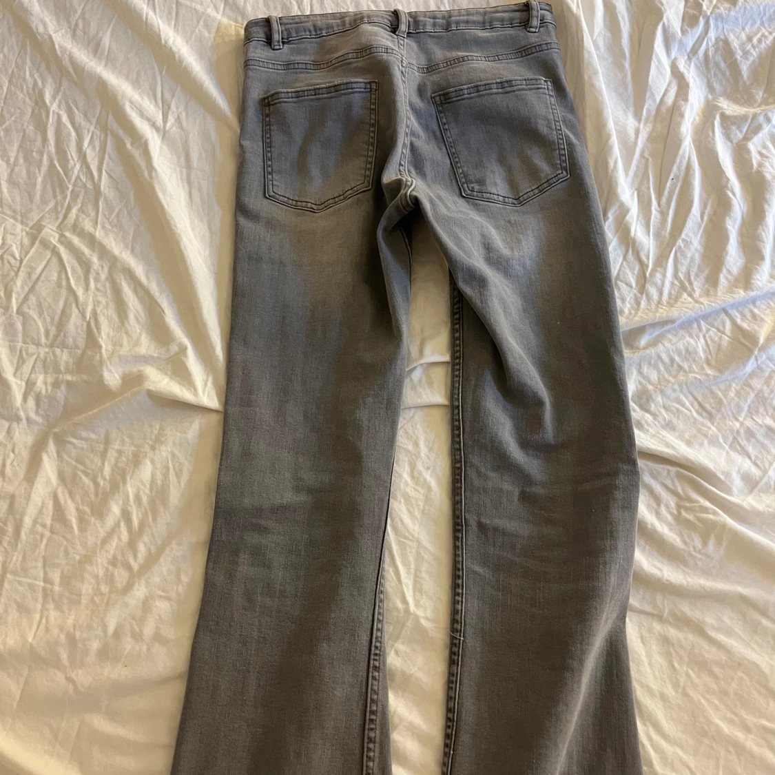 Grå bootcut jeans med låg midja - 3