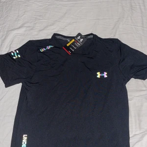 Reflective t-shirt  - Nyköpt oanvänd tröja som reflekterar i mörkret 