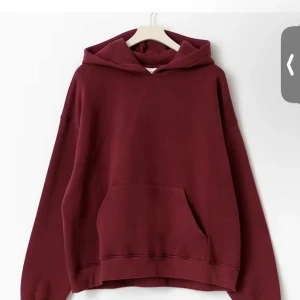 Gina basic original hoodie - Säljer den för att den är för stor för mig, har används 2-3 gånger