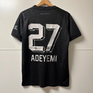 Dortmund Adeyemi special edition fotbollströja - Helt nytt Dortmund fotbollströja med Adeyemi på ryggen. Strl S