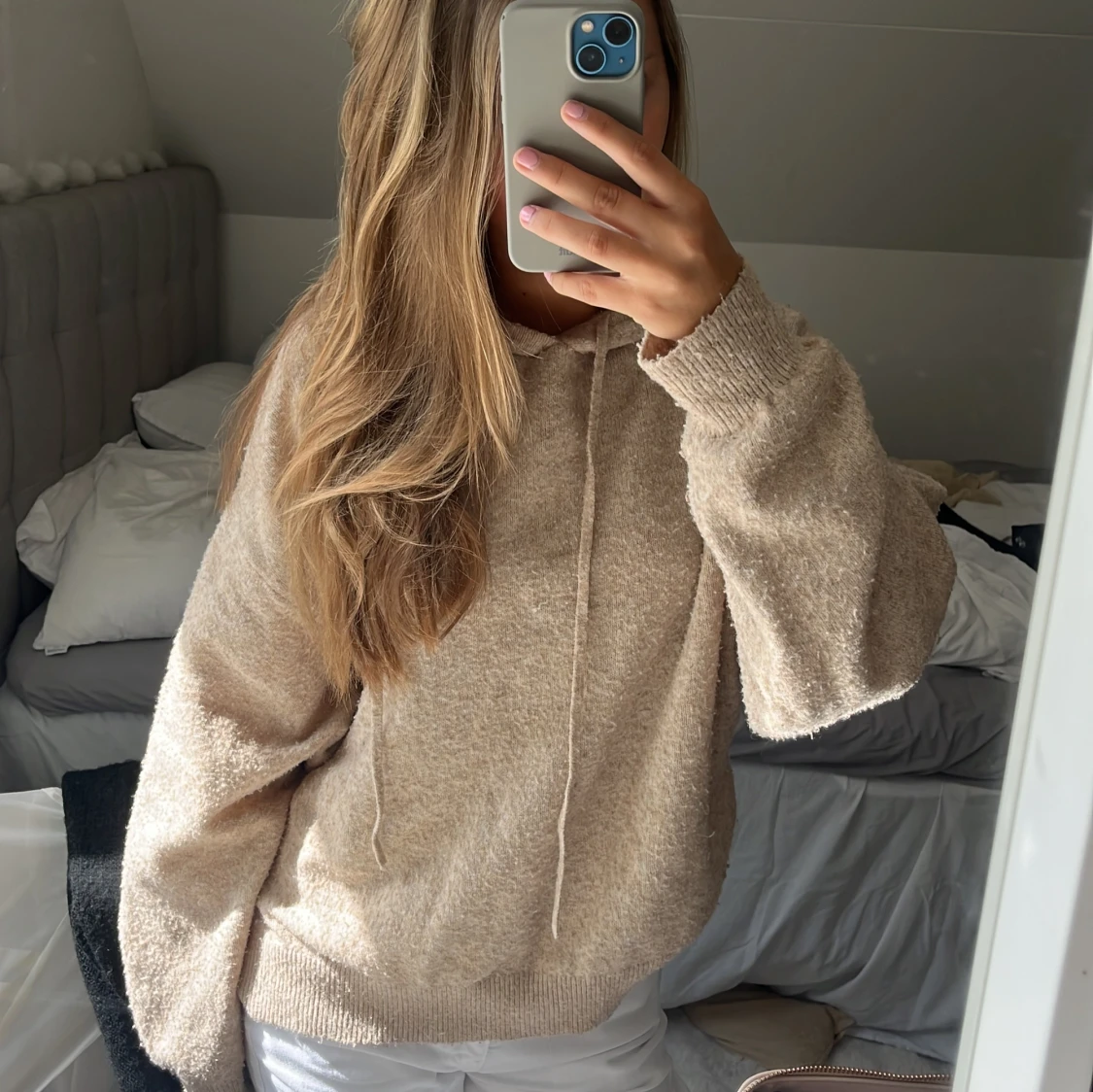 Beige stockad hoodie från Lindex
