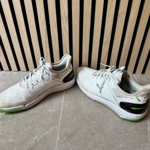 Puma golfskor - Golfskor ifrån puma. Bra skick använda isch 5 rundor. Storlek 43. Pris 599kr