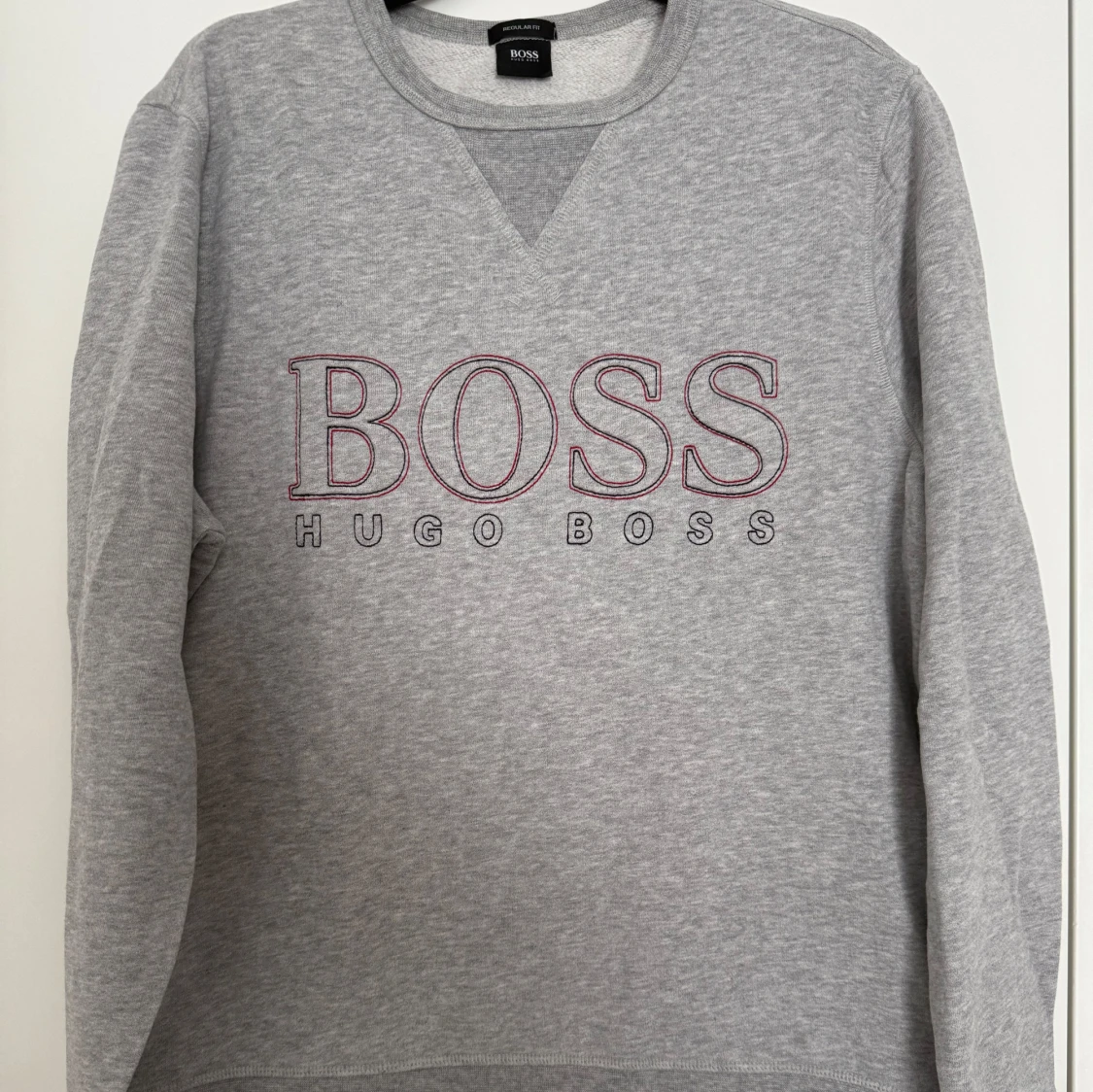 Grå sweatshirt passar S/M