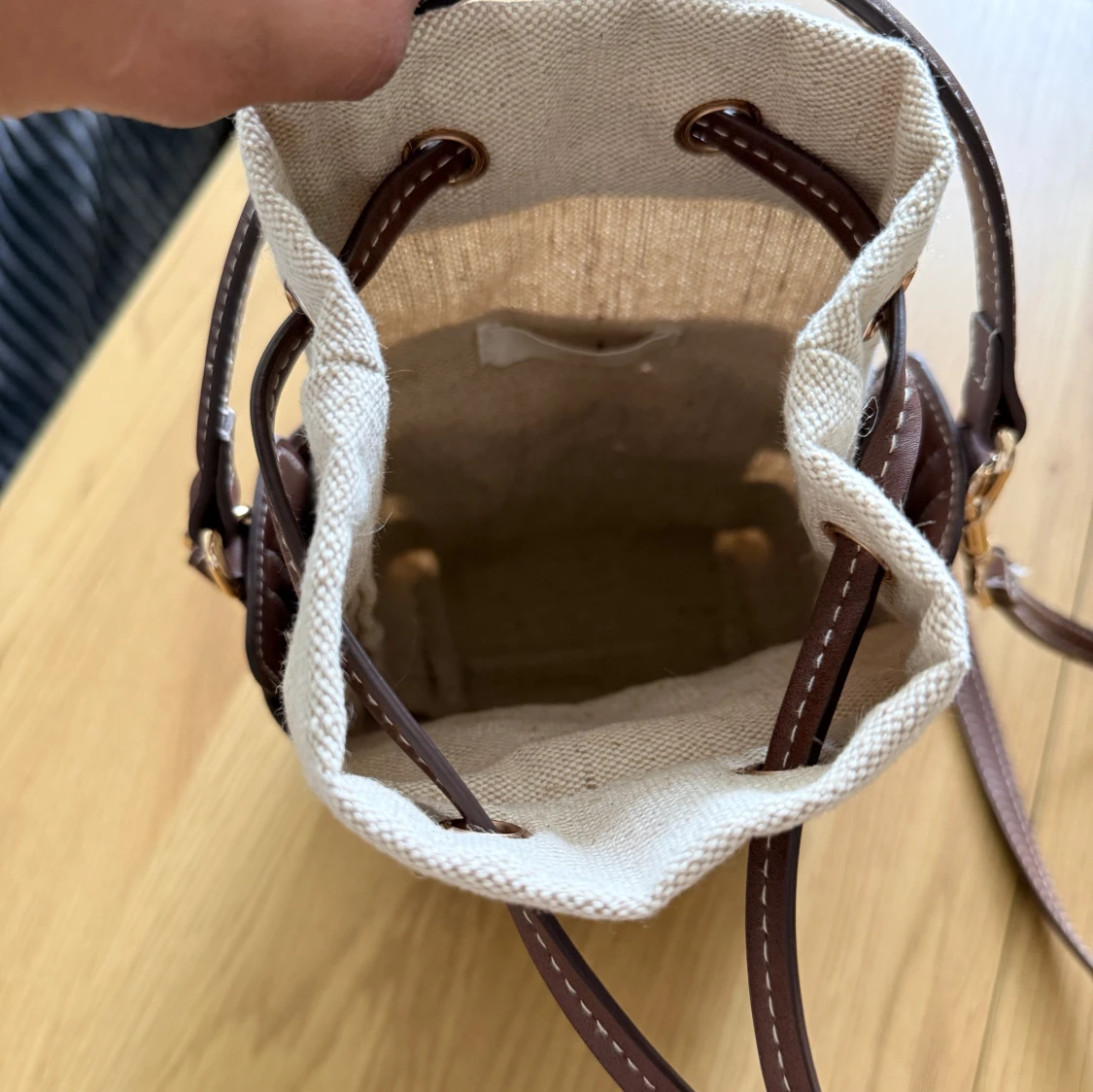 Brun och beige bucket bag med snörning - 2