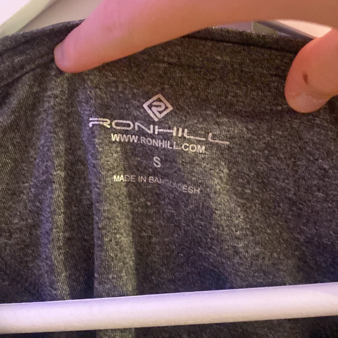 Mörkgrå t-shirt från Ronhill - 2