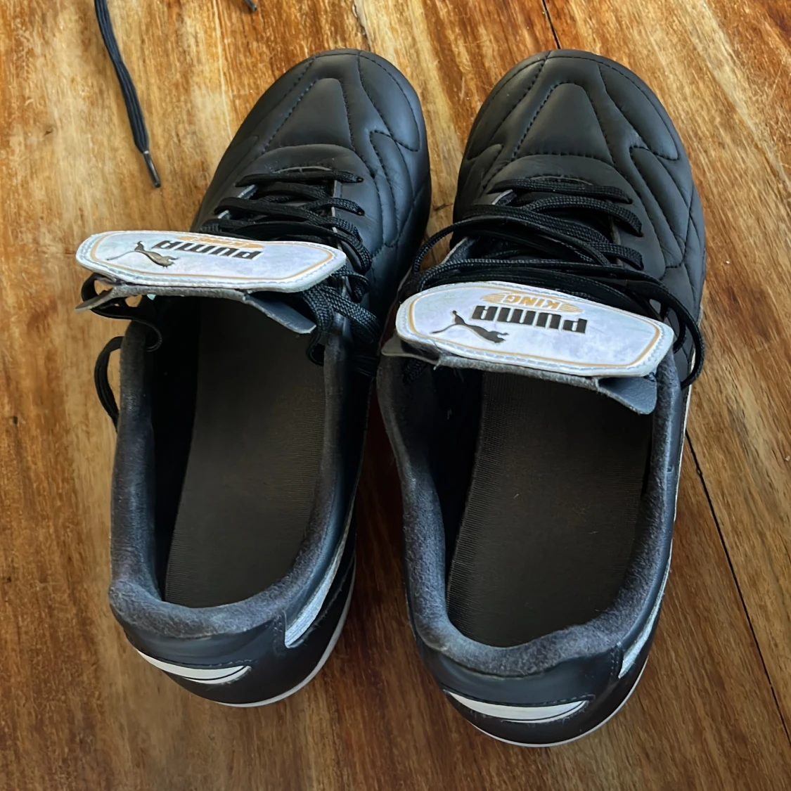 Puma King svartvita fotbollsskor