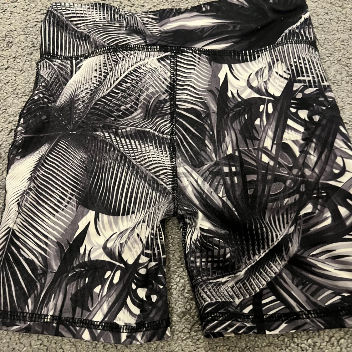 Svarta och vita träningsshorts Swedemount - 2