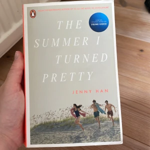 The Summer I Turned Pretty - En somrig och magisk berättelse om vänskap, kärlek och minnen vid stranden. Inga defekter