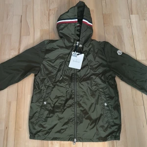 Moncler vindjacka grön  - Moncler vindjacka grön 