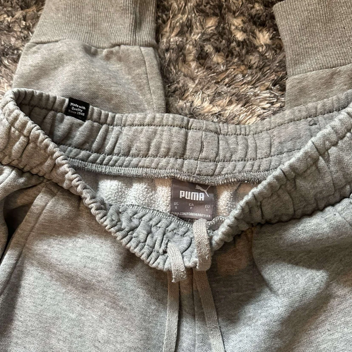 Grå mjukisbyxor från Puma - 3