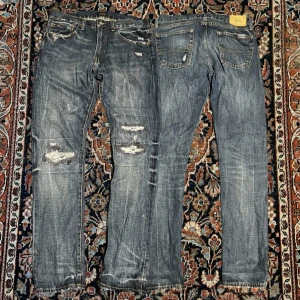 Unika Ralph Lauren jeans! - Sjukt feta och unika Ralph lauren jeans! Dessa har riktigt snygg tvätt och slitningar! Mått sista bilden: 1: 43cm 2: 28cm 3: 106cm (det är ett par jeans)