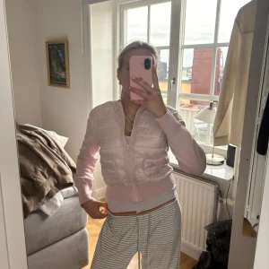 Ljusrosa cardigan - Rosa cardigan med prislapp kvar