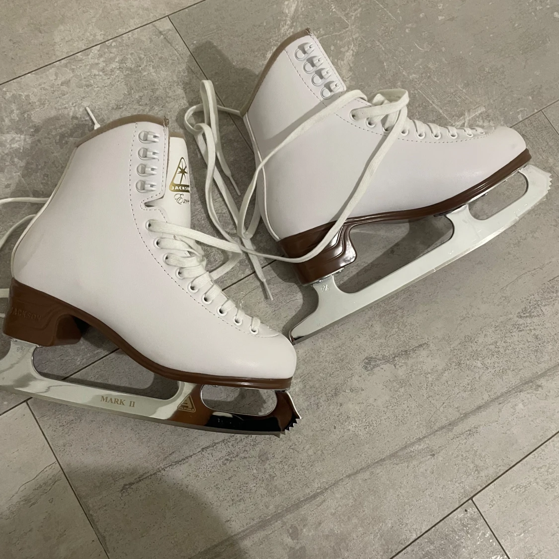 Vita konståkningsskridskor Jackson - 2