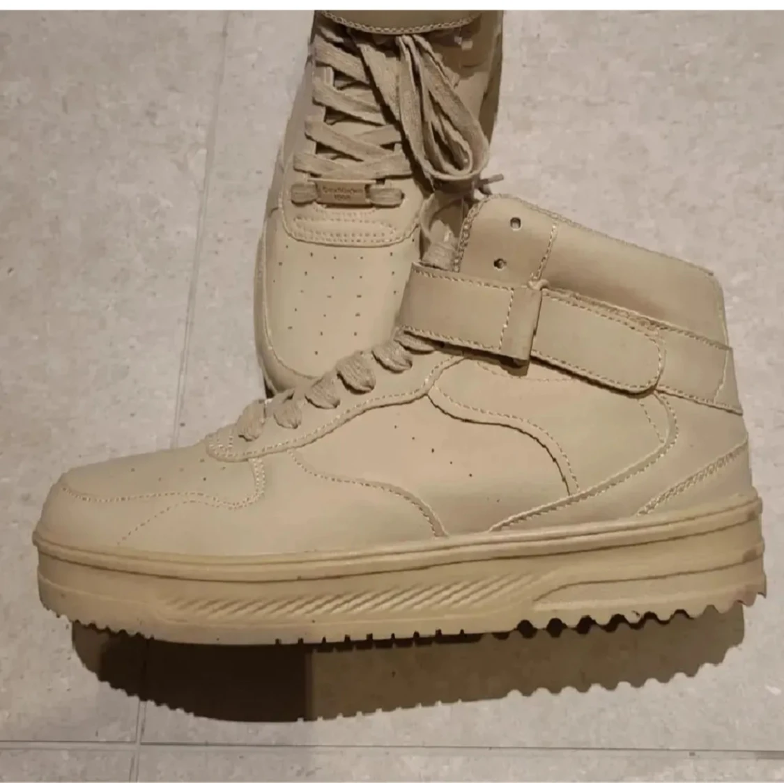 Beiga skor från Bershka - 1