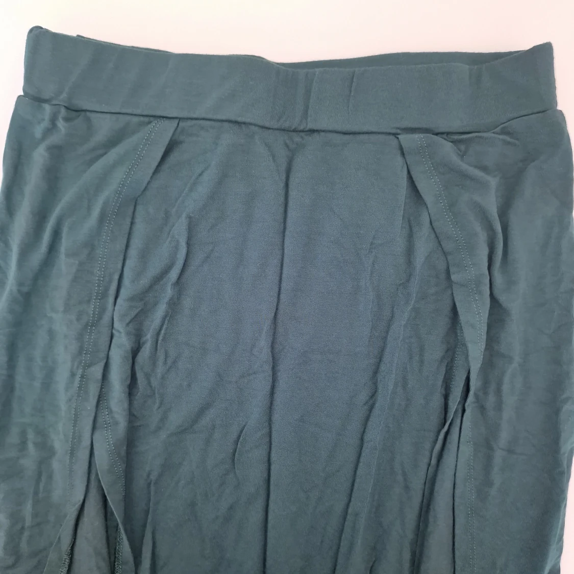 Mörkgrön set med croppad topp och kjol - 2