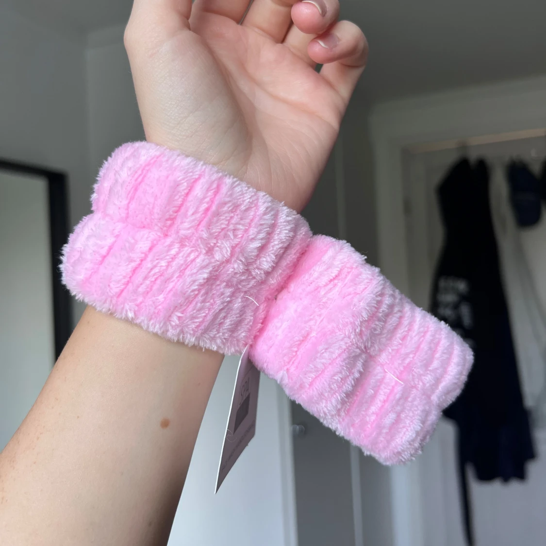 Fluffiga rosa armband till hudvård (NYA) - 1