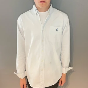 Polo Ralph Lauren skjorta  - Polo Ralph Lauren skjorta | storlek s | skick 8/10 | fraktar via PostNord eller Instabox på köparens bekostnad | hör av dig vid funderingar 