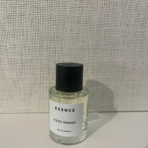 ESSNCE Fizzy Mango Eau de Parfum - Har bara sprayat 1-2 gånger, men tyvärr ingen doft för mig. 
