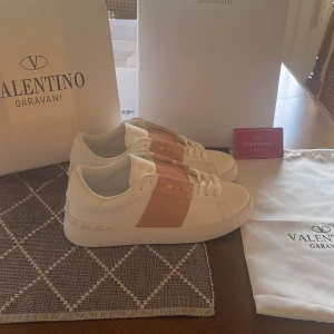 Valentino skor dam - Skorna är i nytt skick! Box samt övrigt ingår!