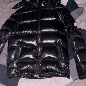 Moncler maya strl 1 - Moncler maya i nyskick använt i en månad alla taggar funkar hör av dig vid fler frågor 