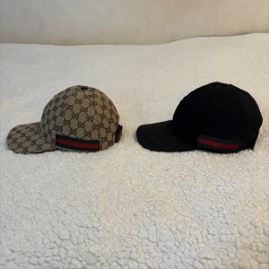 Gucci keps - Säljer två äkta Gucci kepsar i storlek XS. Hör av er vid fler frågor.