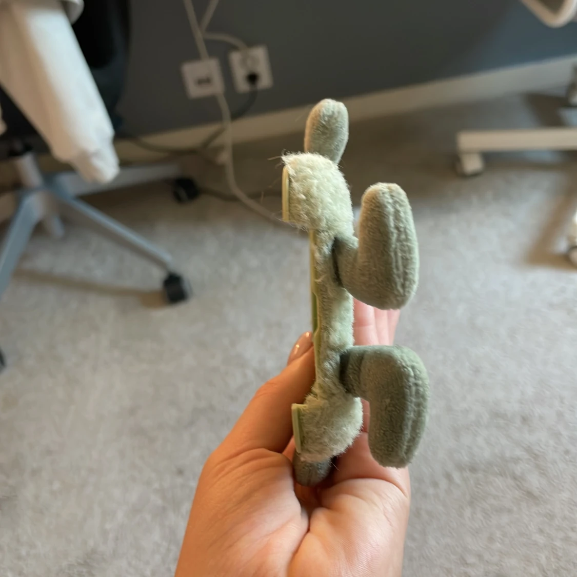 Grön fluffig monster mobilskal - 4