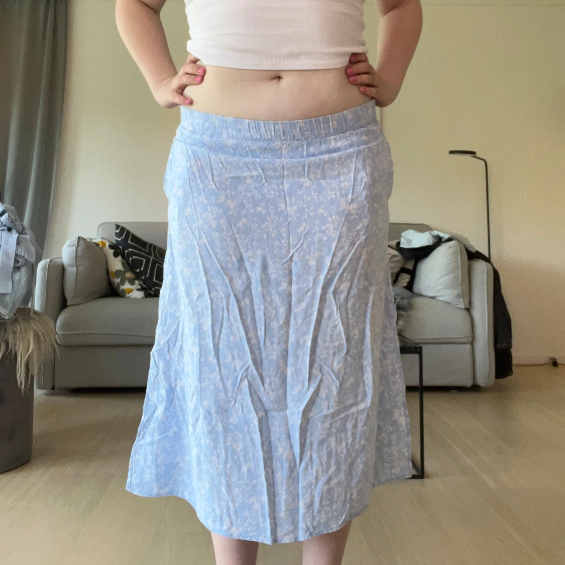 Blommig ljusblå långkjol 