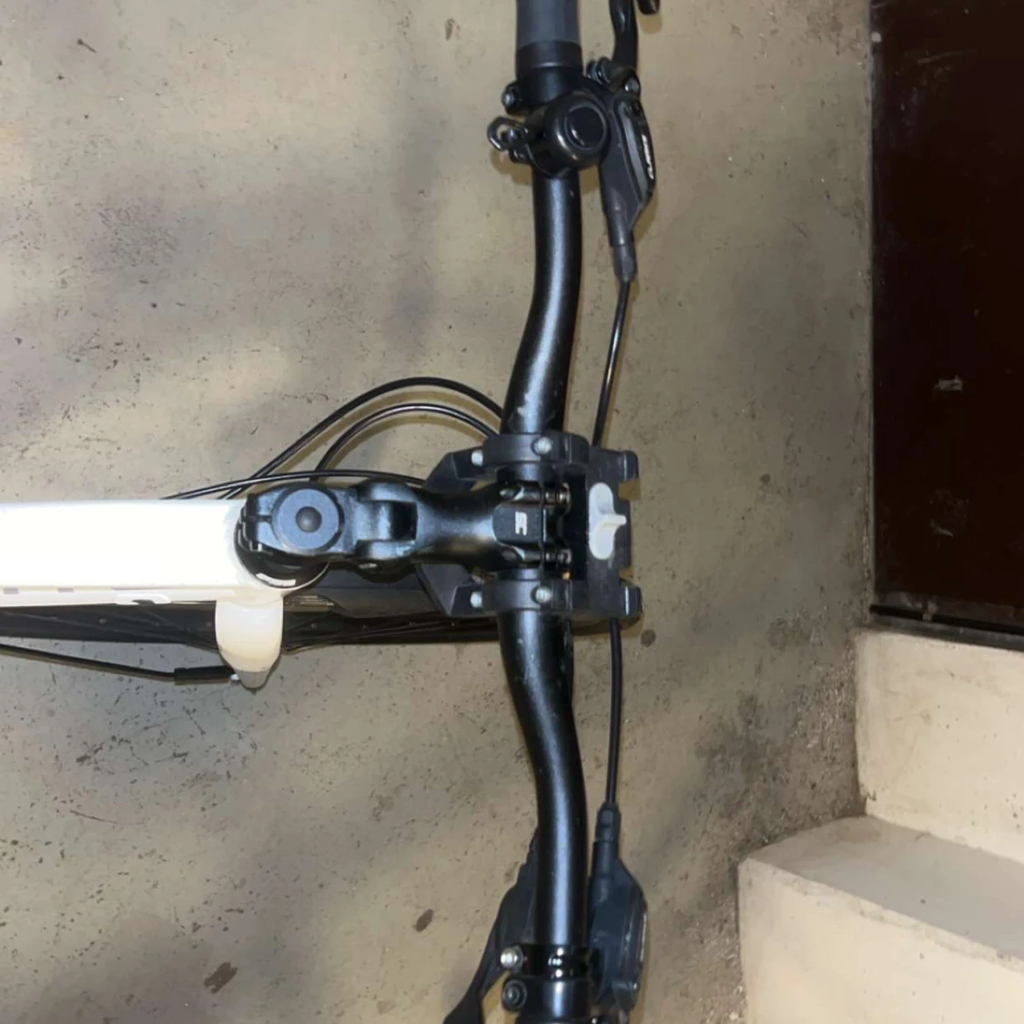 Välvårdad vit hybridcykel – snabb, lätt och snygg! - 2