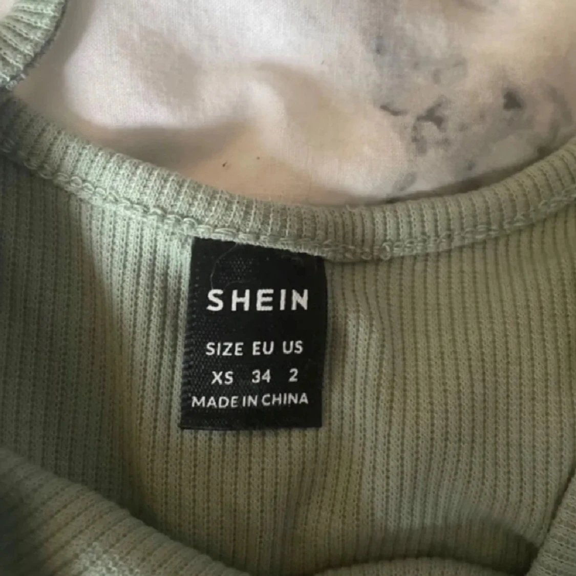 Ljusgrön ribbad linnetopp från SHEIN - 2