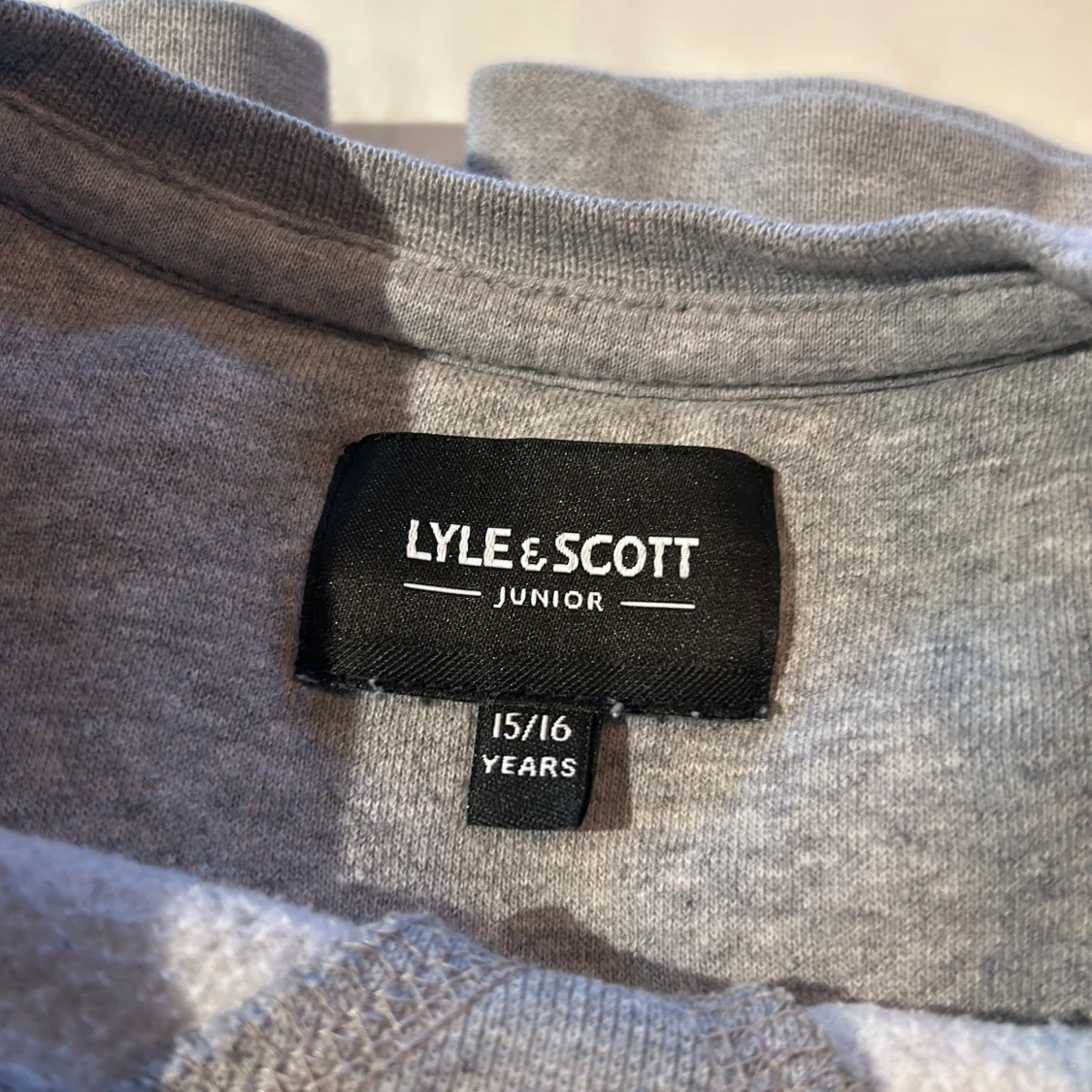 Grå tröja från Lyle & Scott - 1