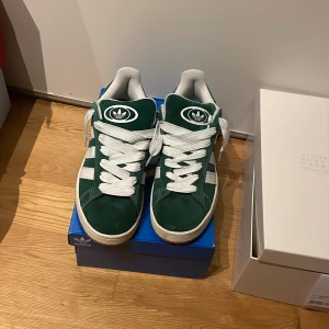 Adidas Campus - Tja! Säljer mina Adidas Campus då jag köpte dem man aldrig använde dem. Använda väldigt få antal.