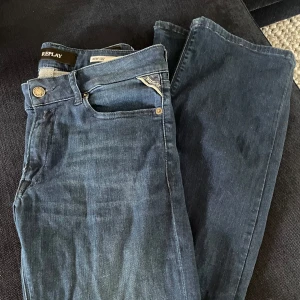 Replay jeans - Replay jeans modell New Luz STL 28, hör av er för fler bilder. 