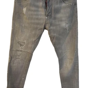 DSQUARED2 jeans nya!  - Snygga grå jeans från DSQUARED2. Endast provade! Storlek 46 (S) 