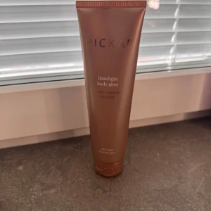 Limelight Body Glow från Hickap - Limelight Body Glow från Hickap ger din hud en strålande lyster. Aldrig använd😊