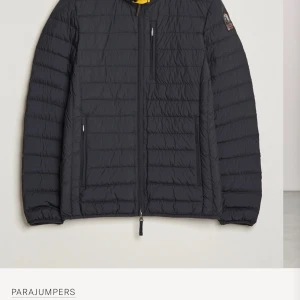 Svart dunjacka från Parajumpers - Säljer nu en av mina super light weight från parajumpers