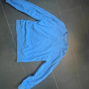 Blå långärmad tröja - Blå sweatshirt från Cubus använd få gånger.🤗