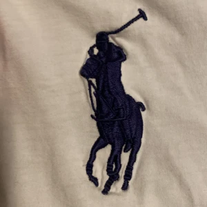 Polo ralp laurend  - Fin t-shirt hör av er svarar på alla frågor😀