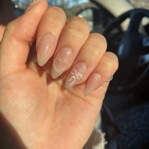 Glitter naglar (storlek S-L) - Alla naglar kommer med sticky tabs, skicka mått på dina naglar och köp direkt <3