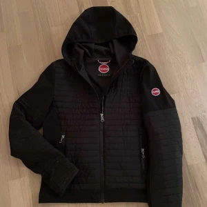 Colmar cardigan  - Colmar cardigan || stl 46 fits S || skick 8/10, ett par minimalt små defekter som dragkedjan och lite stygn som är lösa inget större 