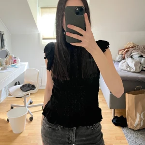 Svart ribbad topp - Svart topp från Zara 