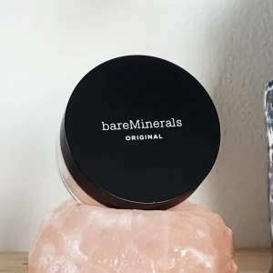 bareMinerals Foundation Light Beige 09 - Fynd! Bästa mineralfoundationen! Men denna var tyvärr för varm för min hudton. Endast testad. Beskrivs som ”Light, pink tone”✨