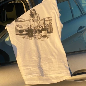 Awarenessfashion t shirt - Säljer limited edition tischa från Awarenessfashion, trycket är impregnerat inuti tyget