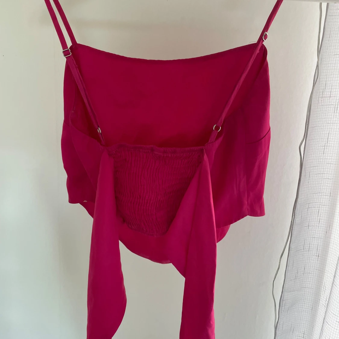 Rosa satintopp från Stradivarius - 2