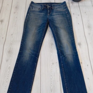 lågmidjade bootcut jeans - snygga jeans i bra skick, skriv för fler bilder och mått. 