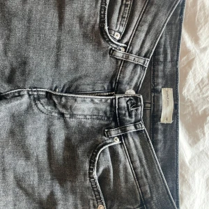 Lågmidjade jeans - Mörkgrå, typ lågmidjade, bootcut jeans