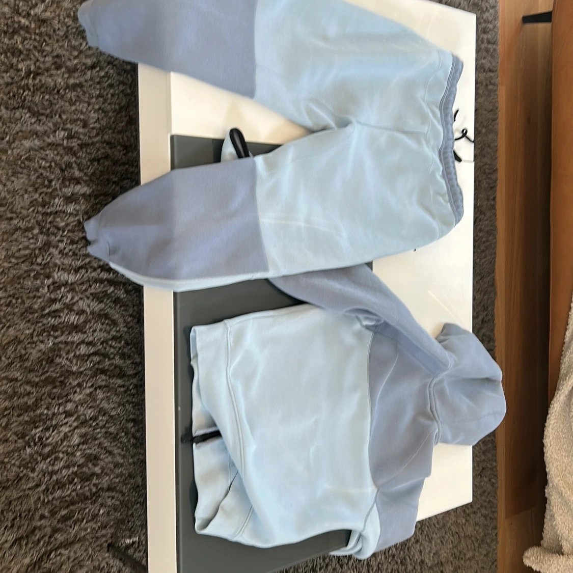 Ljusblå hoodie och byxor från Nike - 1