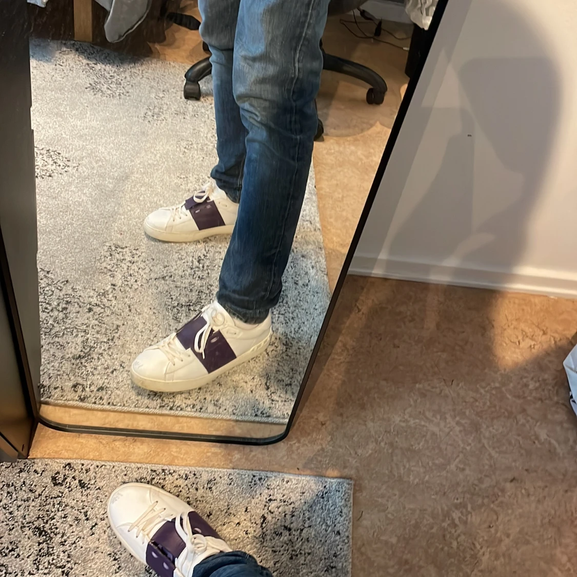 Valentino Garavani sneakers i vitt och lila - 2